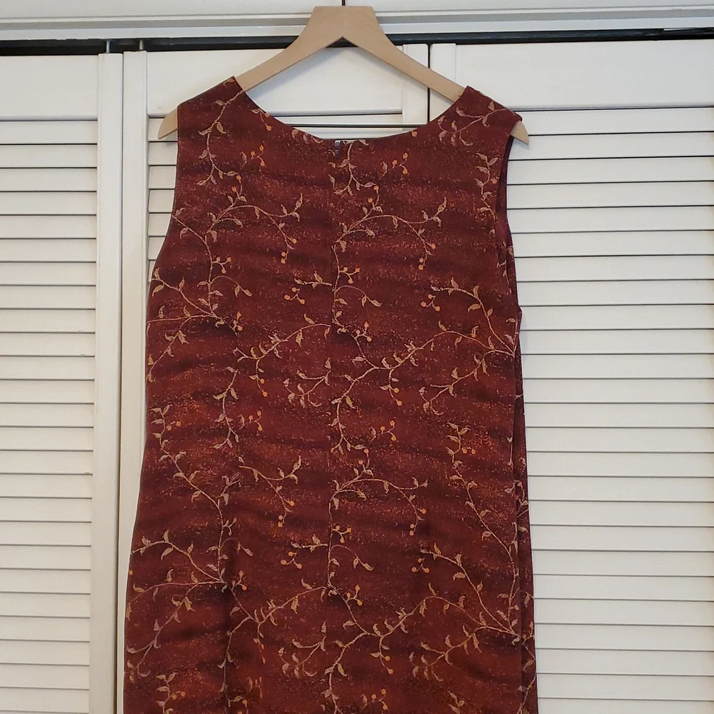 Leslie Fay Elegant Floral Sleeveless Burgundy Dress, Size 18 - Picture 5 of 13